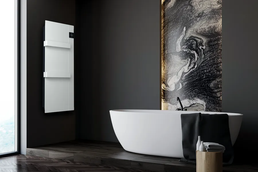 Radiatore scalda salviette Onsen bianco ambientato in bagno stile minimal
