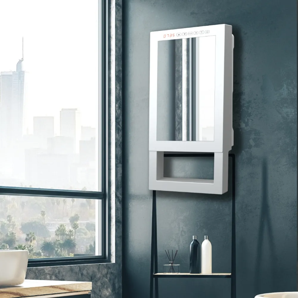 lato destro di termoventilatore digitale da bagno appeso quadrato bianco con specchio e barra portasalviette in bagno stile minimal